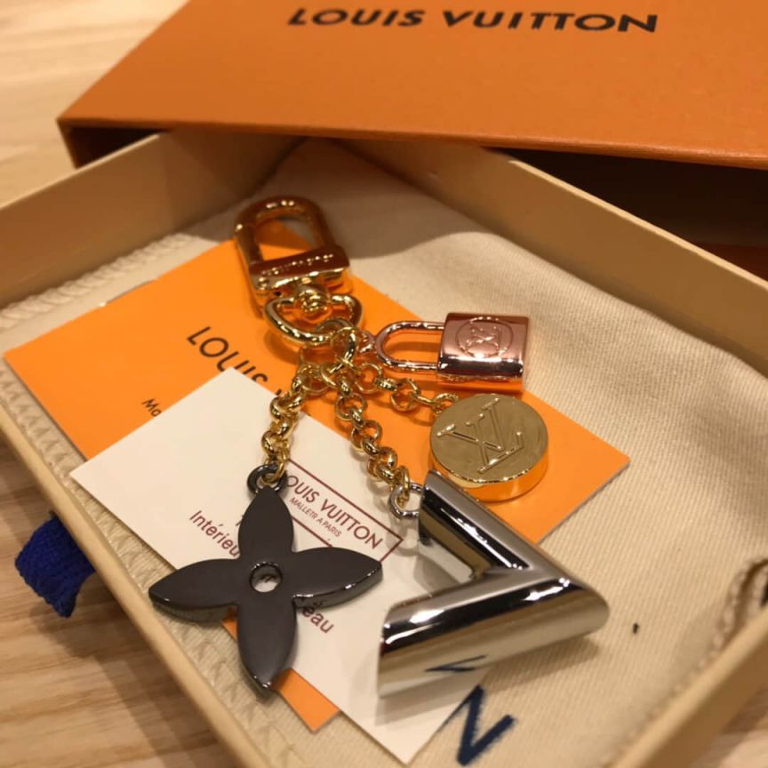 LV V Lock Key Chain