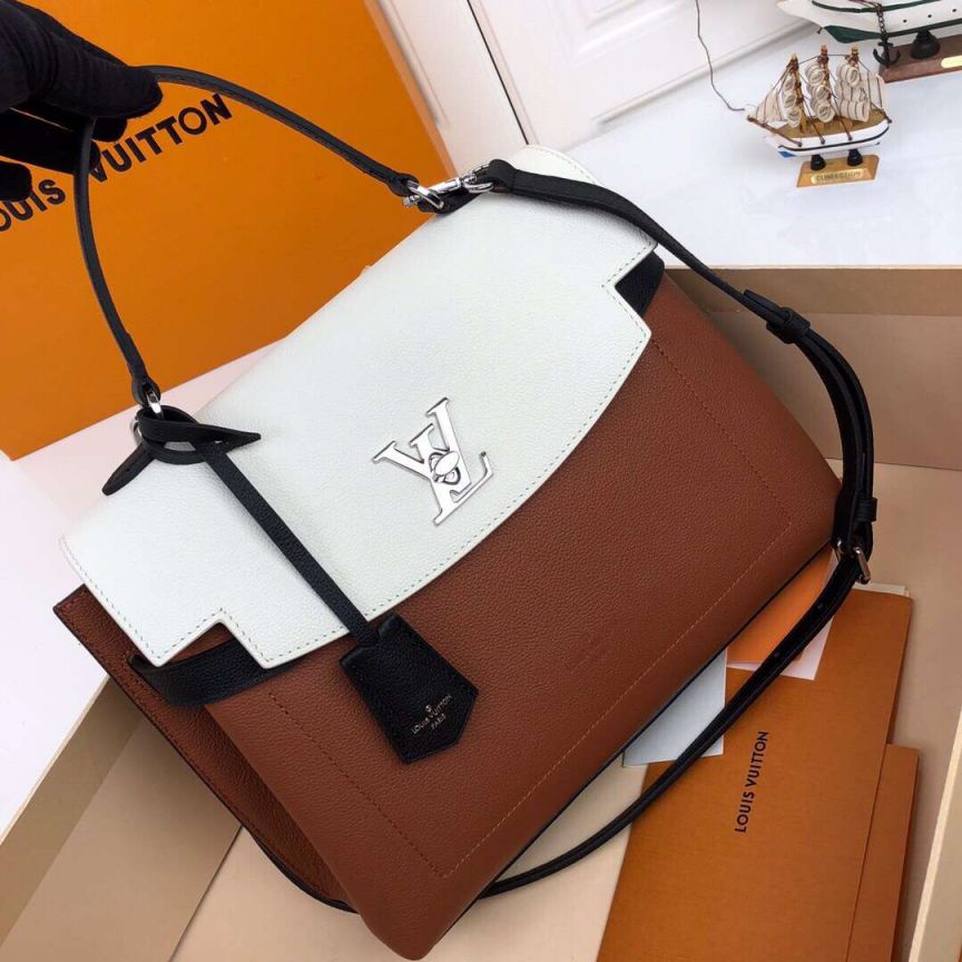 LV Tote Bags Lockme Ever M52360