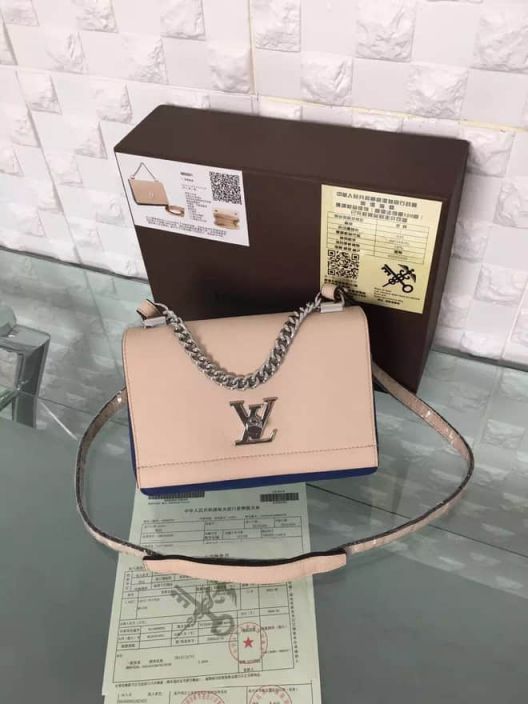 LV Shoulder Bags M51200