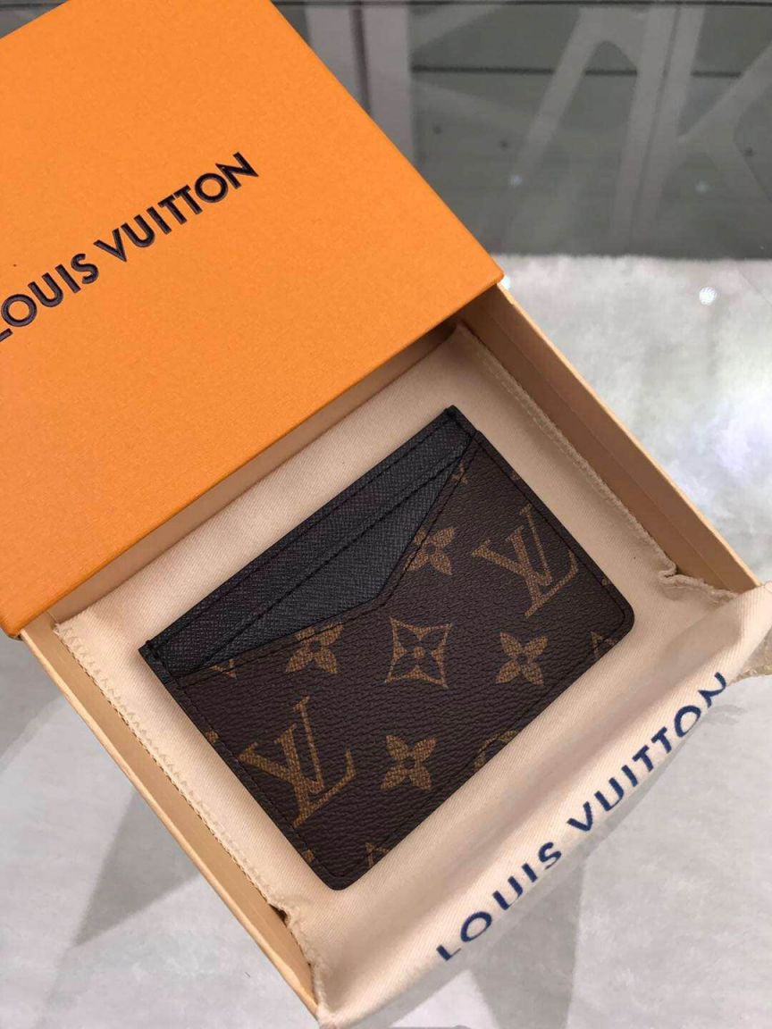 LV Card Holder M60166