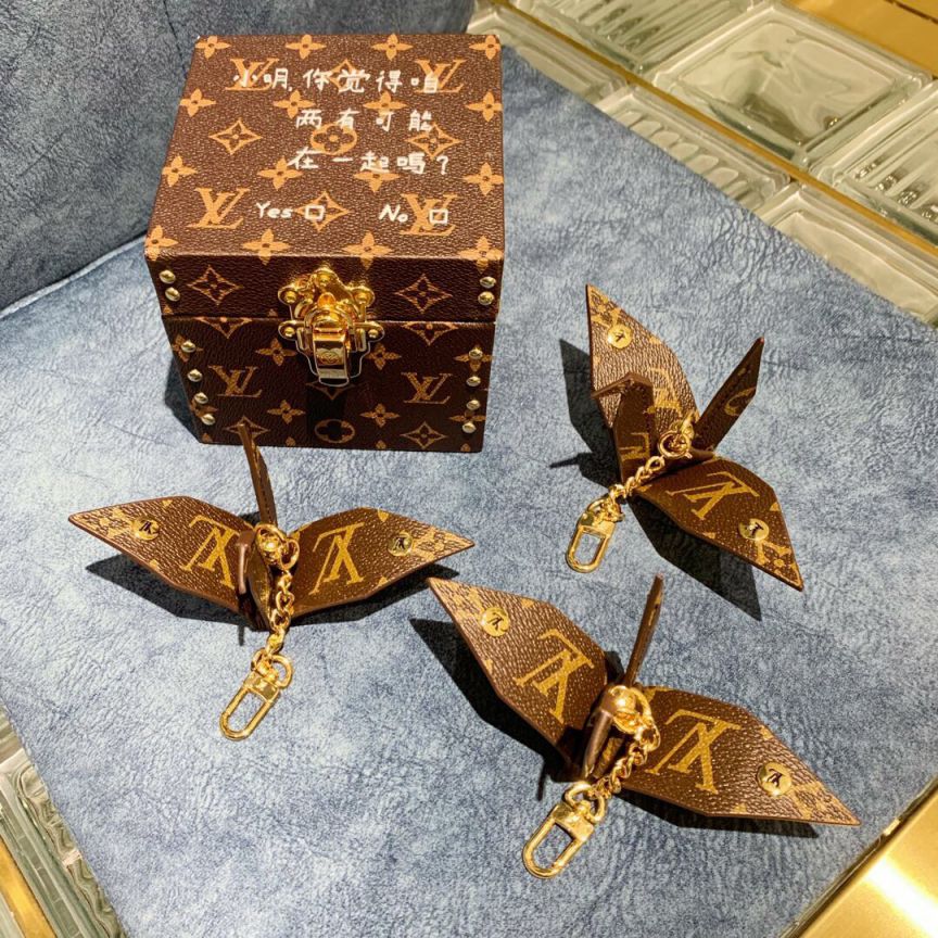 LV Pendant Box