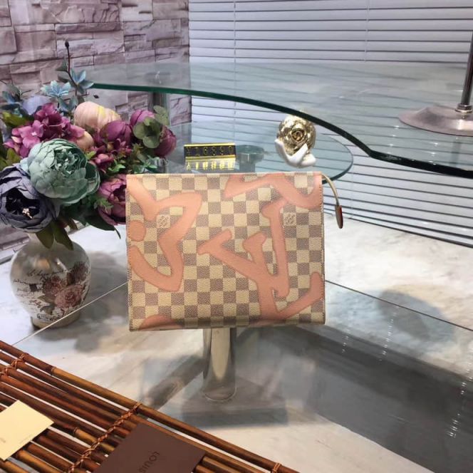 LV Clutch Bags 26 N41049