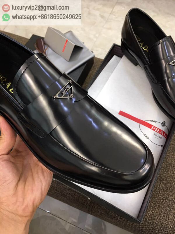 luxury deals: prada outlet