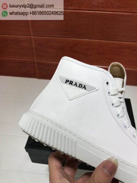 luxury deals: prada outlet