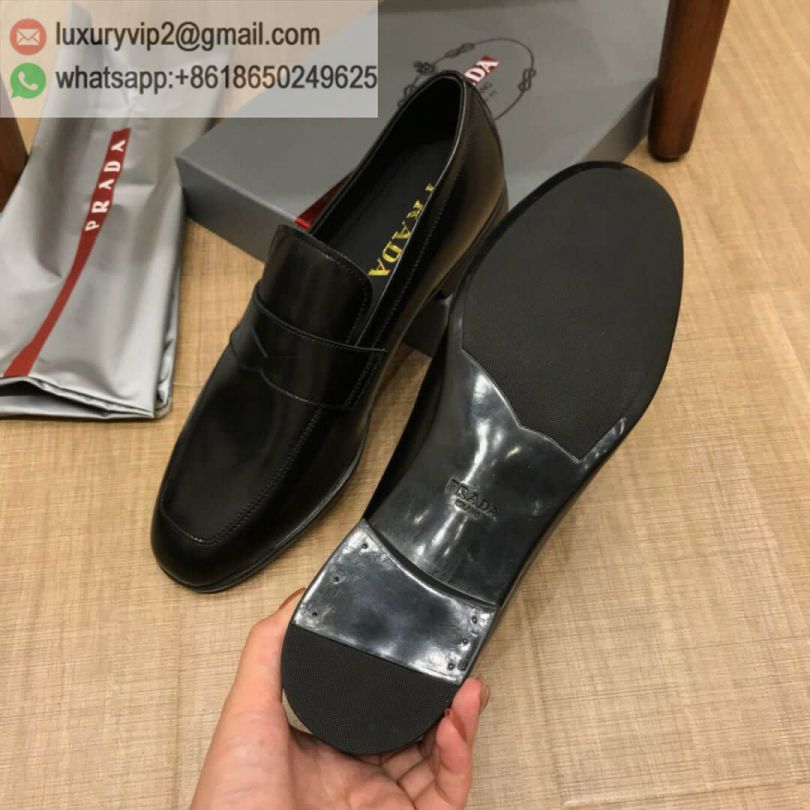 luxury deals: prada outlet