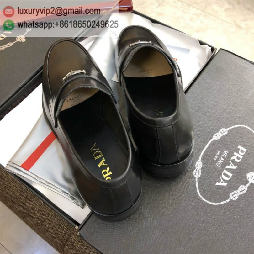 luxury deals: prada outlet