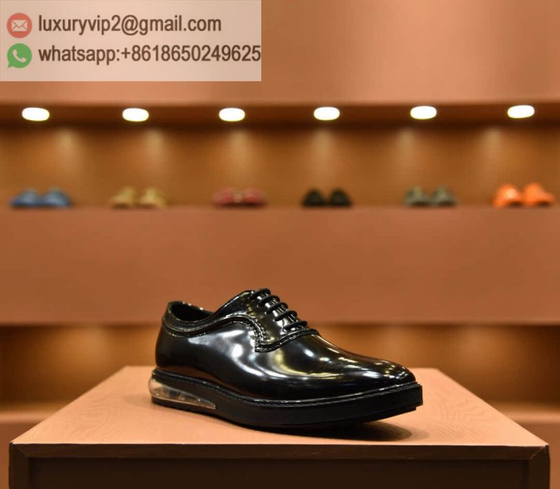 luxury deals: prada outlet