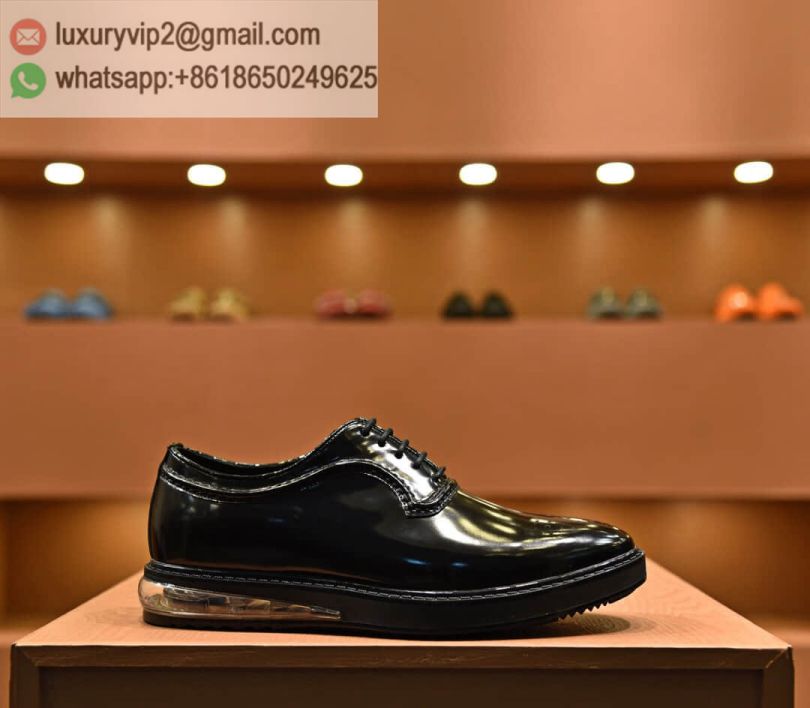 luxury deals: prada outlet