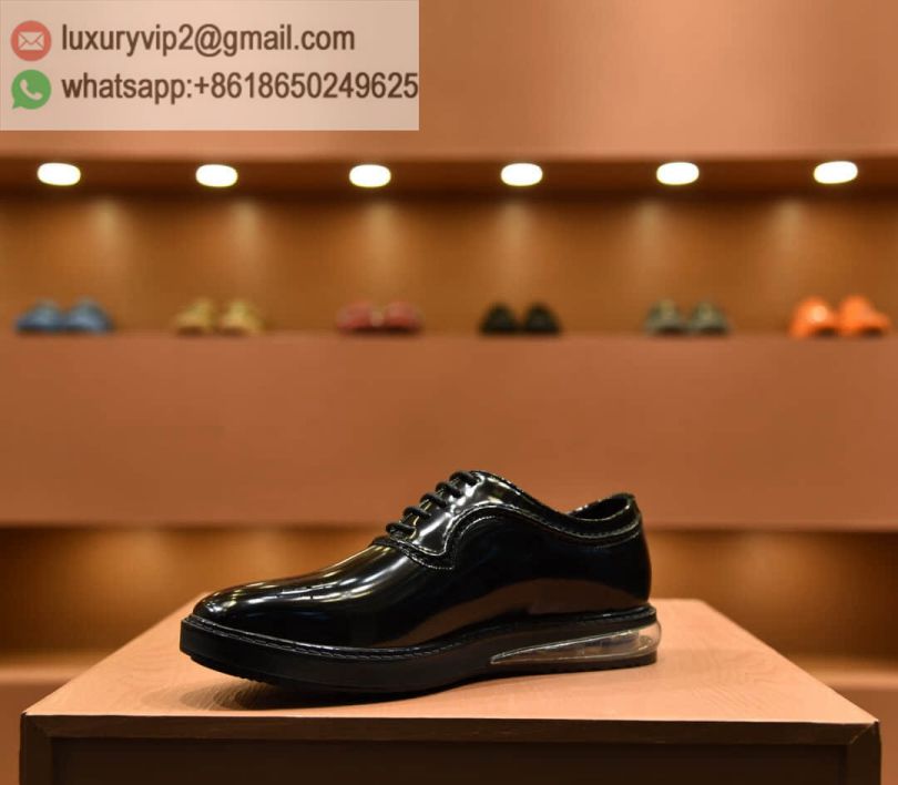 luxury deals: prada outlet