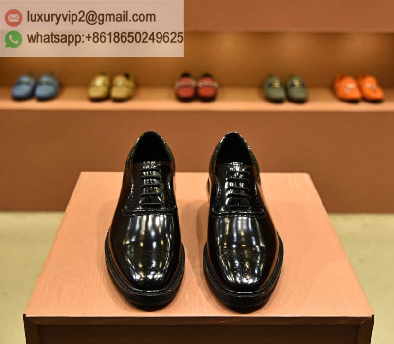 luxury deals: prada outlet