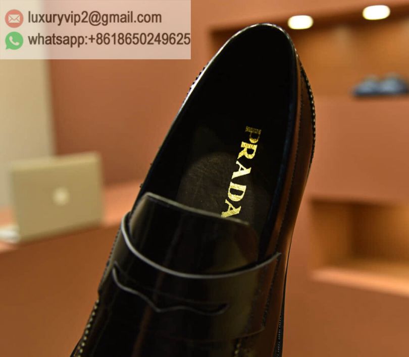 luxury deals: prada outlet