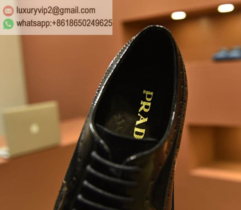 luxury deals: prada outlet