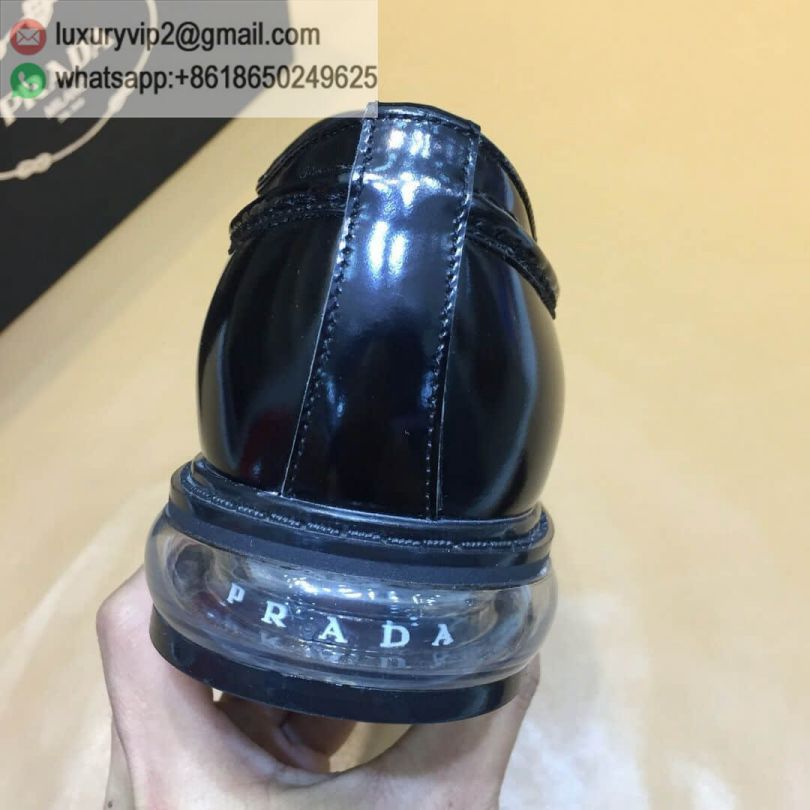 luxury deals: prada outlet