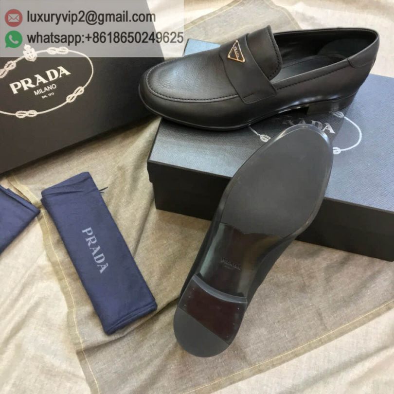 luxury deals: prada outlet