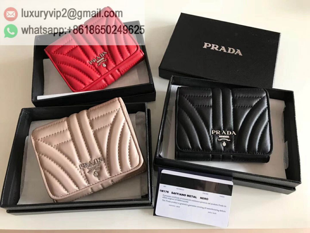 luxury deals: prada outlet