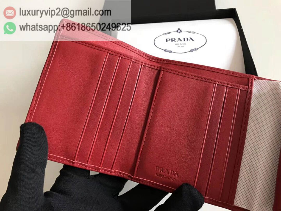 luxury deals: prada outlet