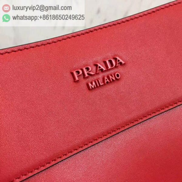 luxury deals: prada outlet