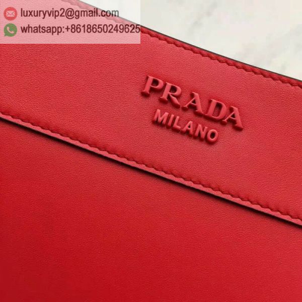 luxury deals: prada outlet