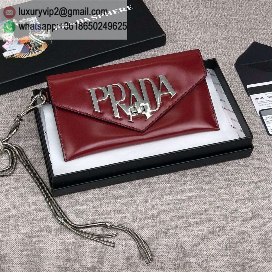 luxury deals: prada outlet