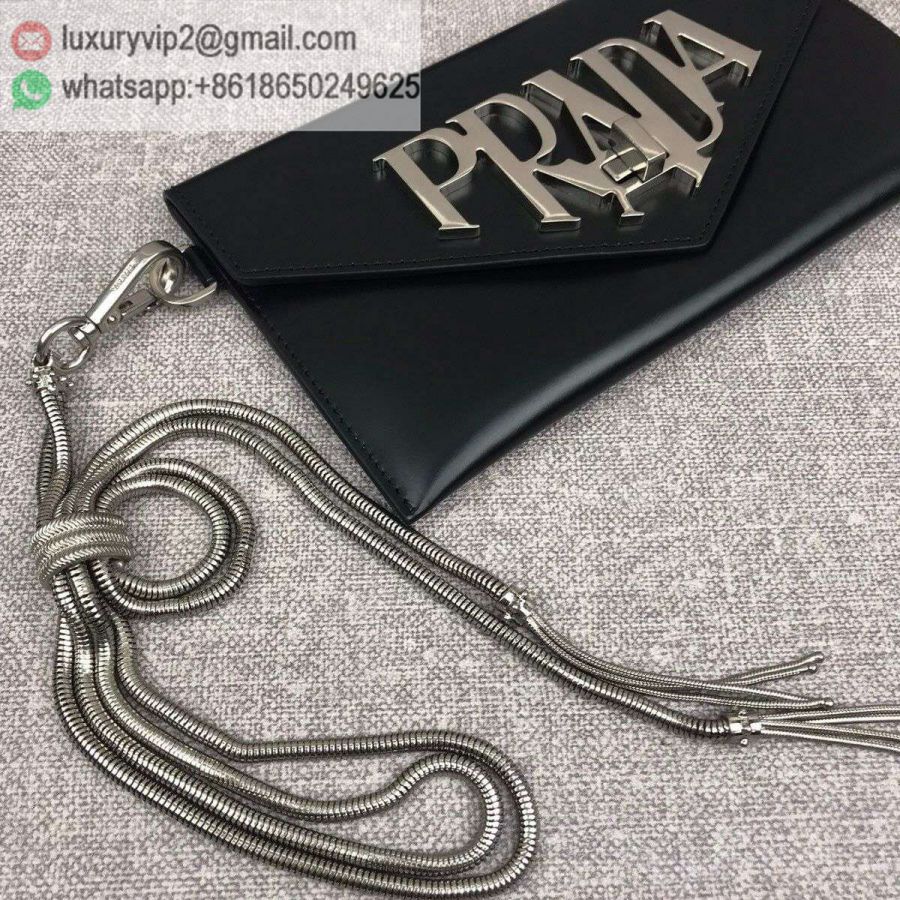 luxury deals: prada outlet