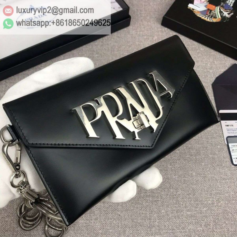 luxury deals: prada outlet