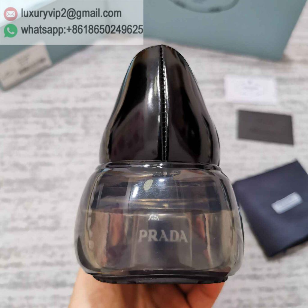 luxury deals: prada outlet