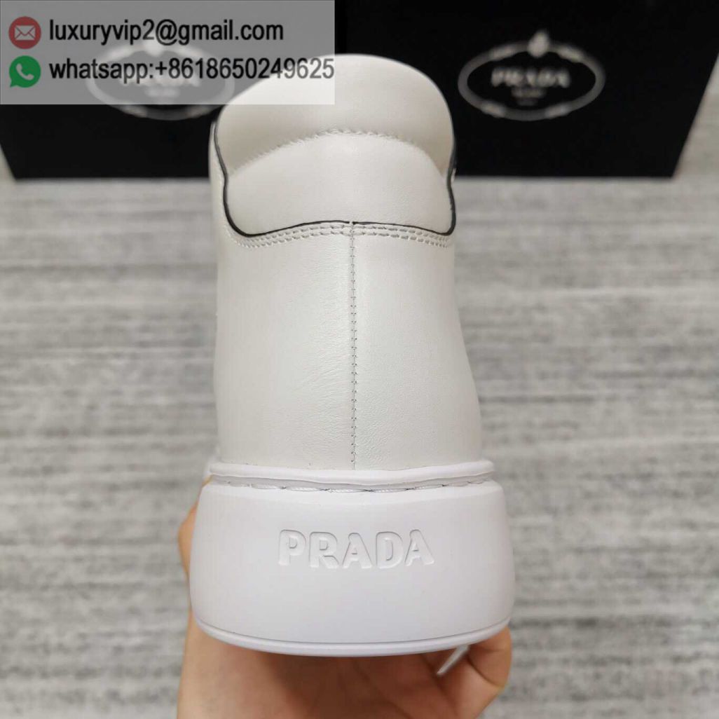 luxury deals: prada outlet