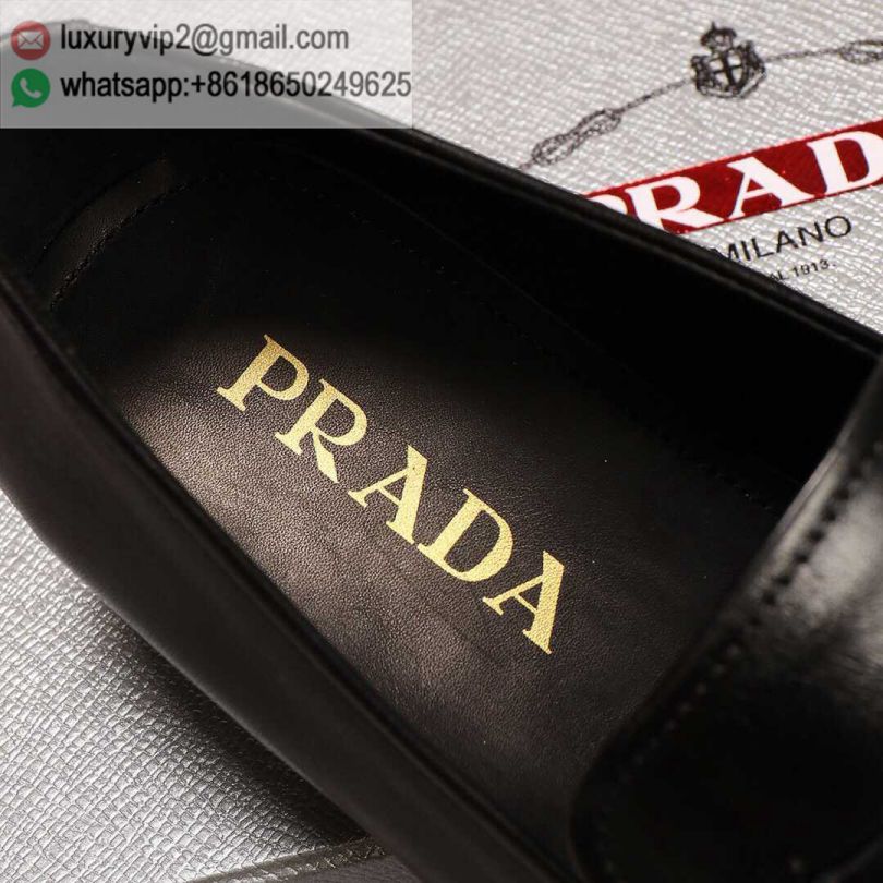 luxury deals: prada outlet