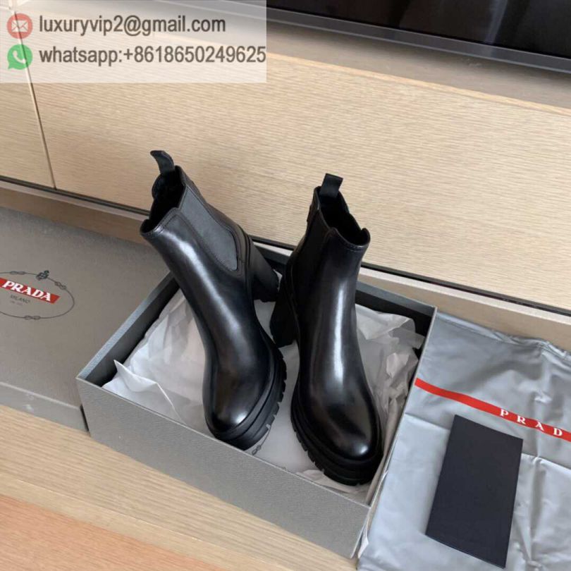 luxury deals: prada outlet