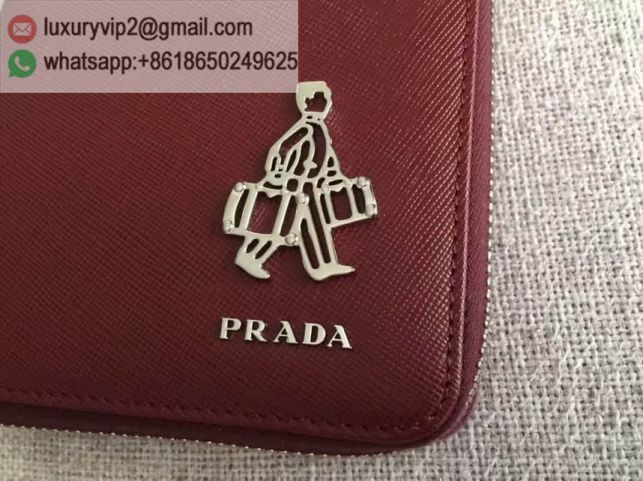 luxury deals: prada outlet