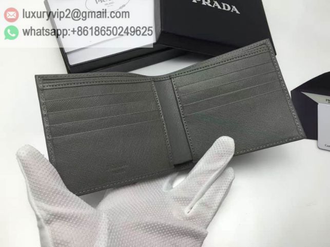 luxury deals: prada outlet