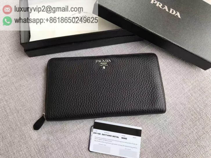 luxury deals: prada outlet