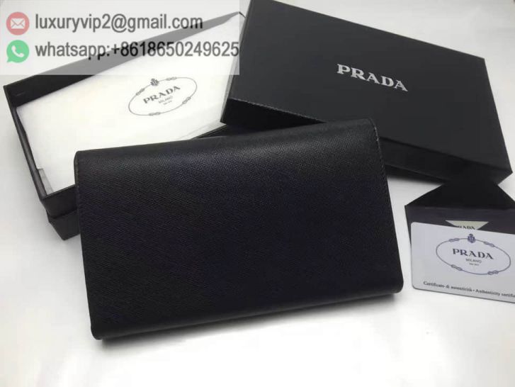 luxury deals: prada outlet