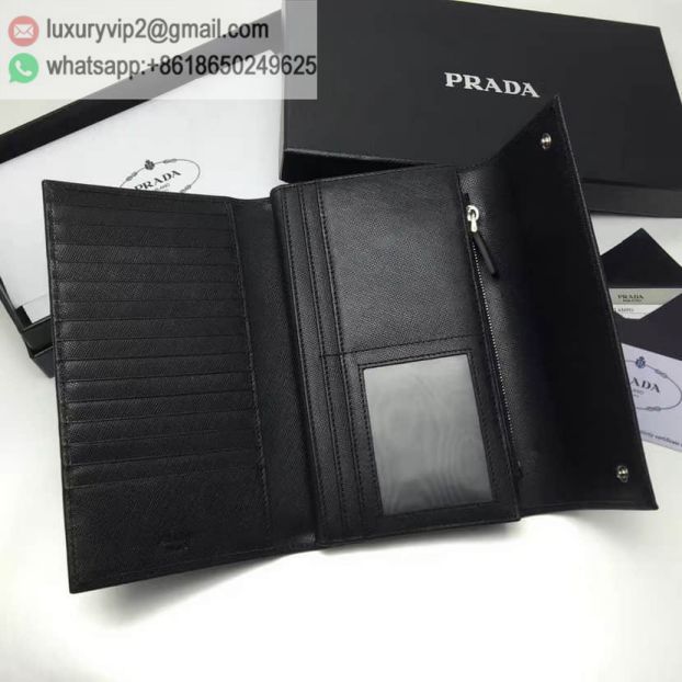 luxury deals: prada outlet