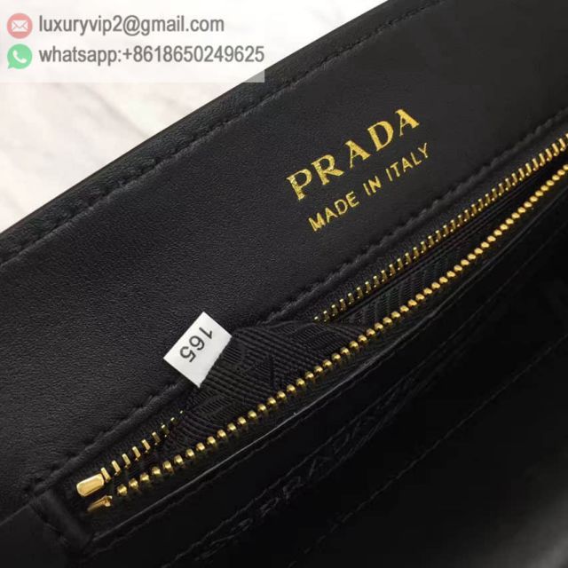 luxury deals: prada outlet