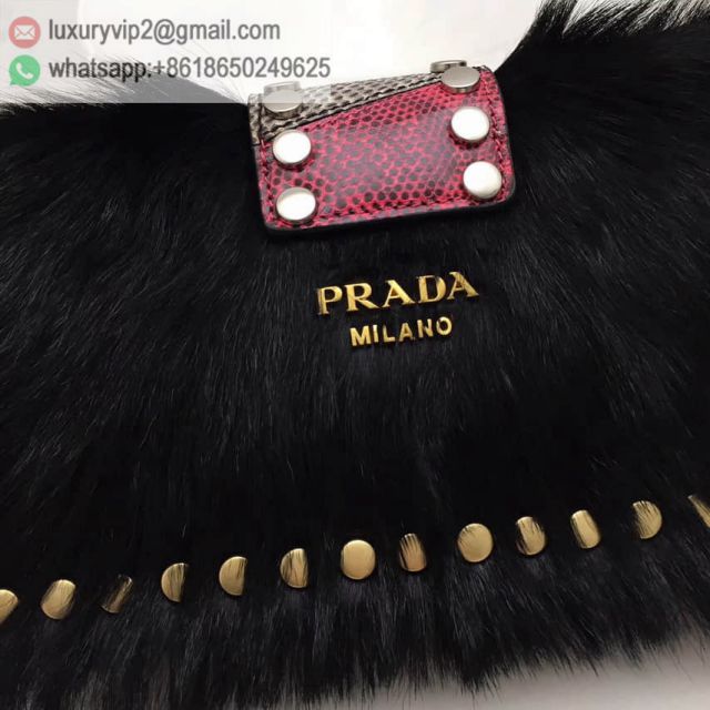 luxury deals: prada outlet