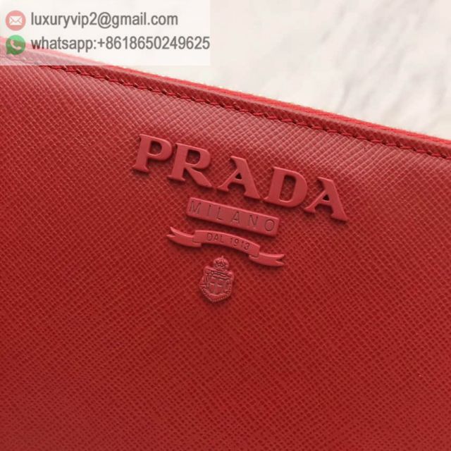 luxury deals: prada outlet