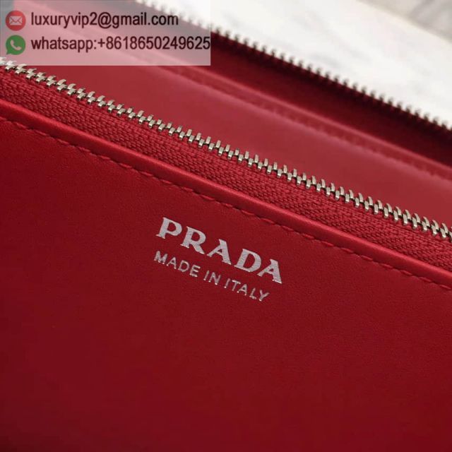 luxury deals: prada outlet