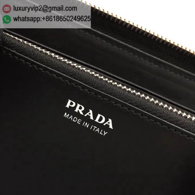 luxury deals: prada outlet