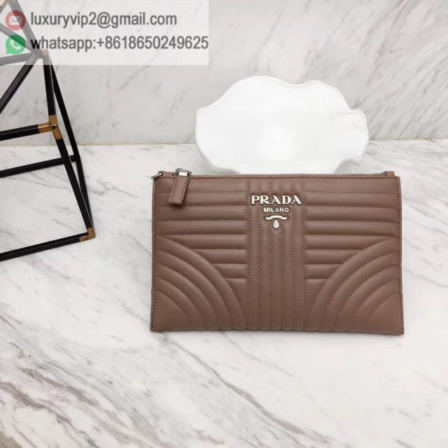 luxury deals: prada outlet