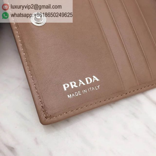 luxury deals: prada outlet