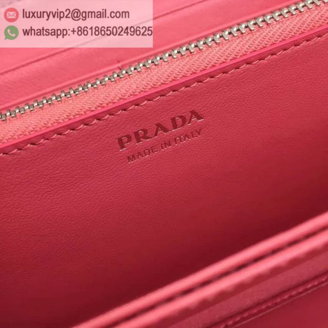 luxury deals: prada outlet