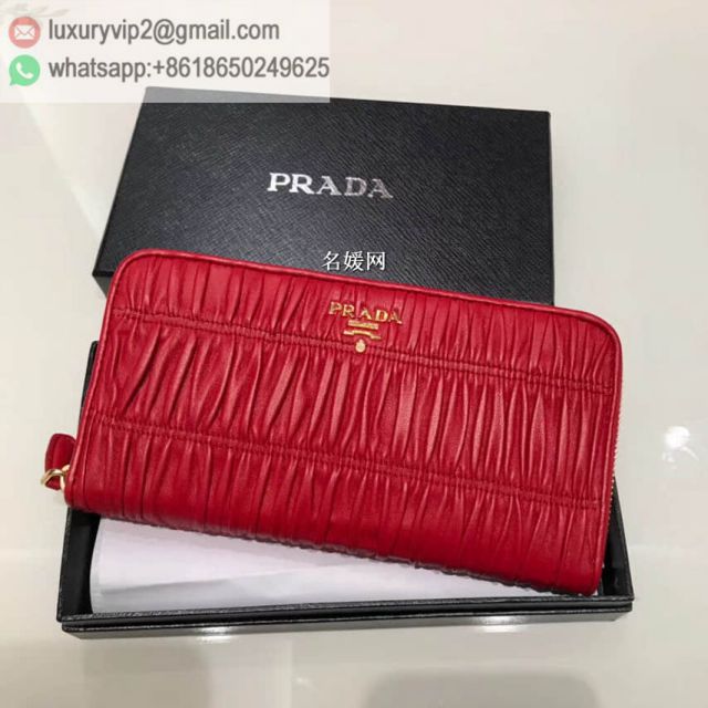 luxury deals: prada outlet