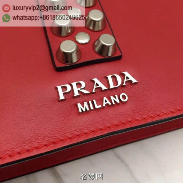 luxury deals: prada outlet