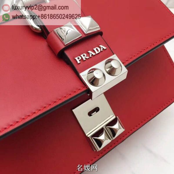 luxury deals: prada outlet