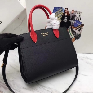 PRADA ladies diagonal bag