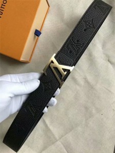 LV men's belt LV double-sided head layer cowhide belt Louis Vuitton's iconic Monogram embossing