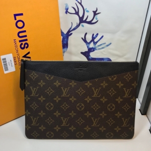 LV18 new top daily men's Handbag