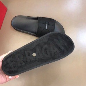 Ferragamo must-have men's slippers for summer 2020