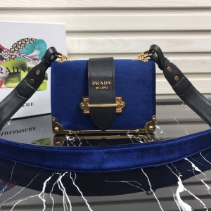 PRADA ladies diagonal bag